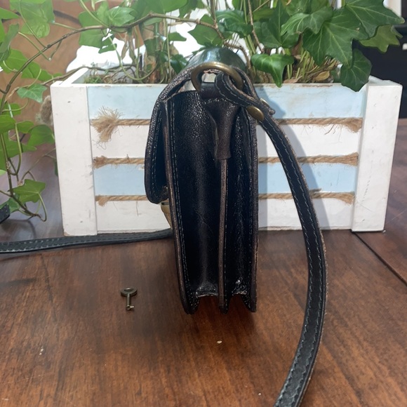 Florence Made in Italy Crossbody - Picture 4 of 10